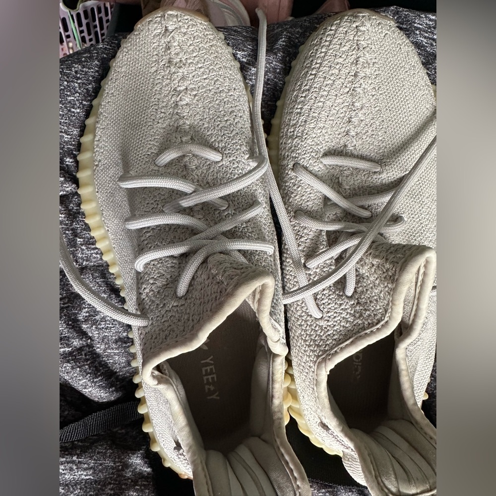 Size 7 men’s size 9 womens Yeezy 2018
Yeezy Boost 350 V2 'Sesame'